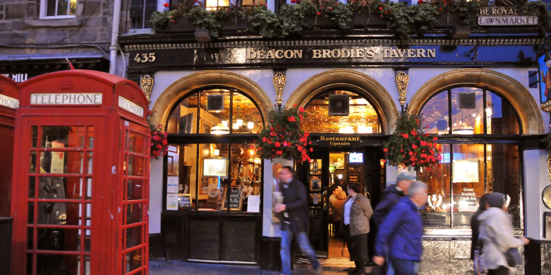 Capital Cars’ Ideas for a Winter Pub Crawl in Edinburgh